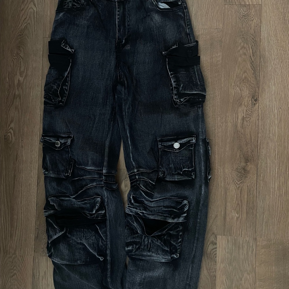 Black #Y2K cargo jeans
